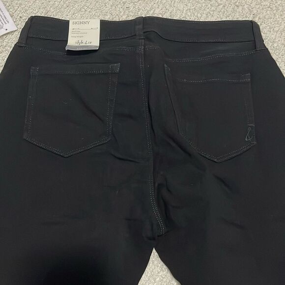 NWT- Style & Co. - curvy 10L - Picture 4 of 7